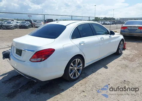 2016 Mercedes-Benz C 300 из США, поврежденный, VIN 55SWF4JBXGU118633